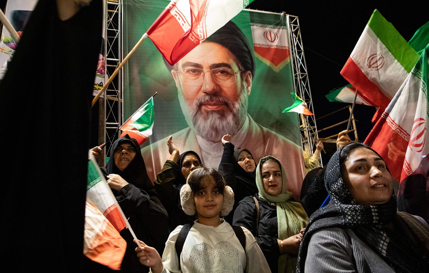 Aún invisible, el líder supremo empuja a los iraníes a tener hijos Aún invisible, el líder supremo empuja a los iraníes a tener hijos